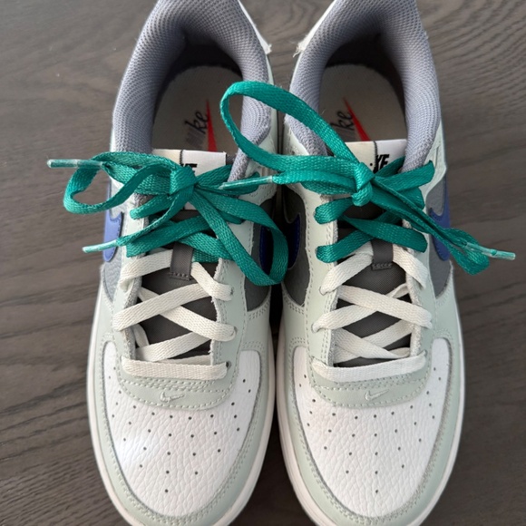 Big Kid's Nike Air Force 1 LV8 1 Light Silver/Deep Royal Blue (FB9035 001) - 6Y - Picture 4 of 10